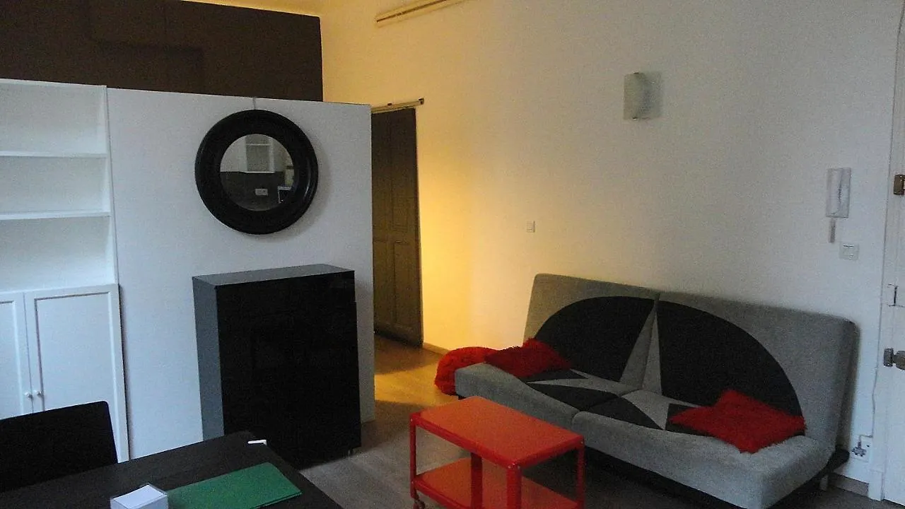 Un Grand Studio Calme Au Milieu Des Theatres アヴィニョン フランス